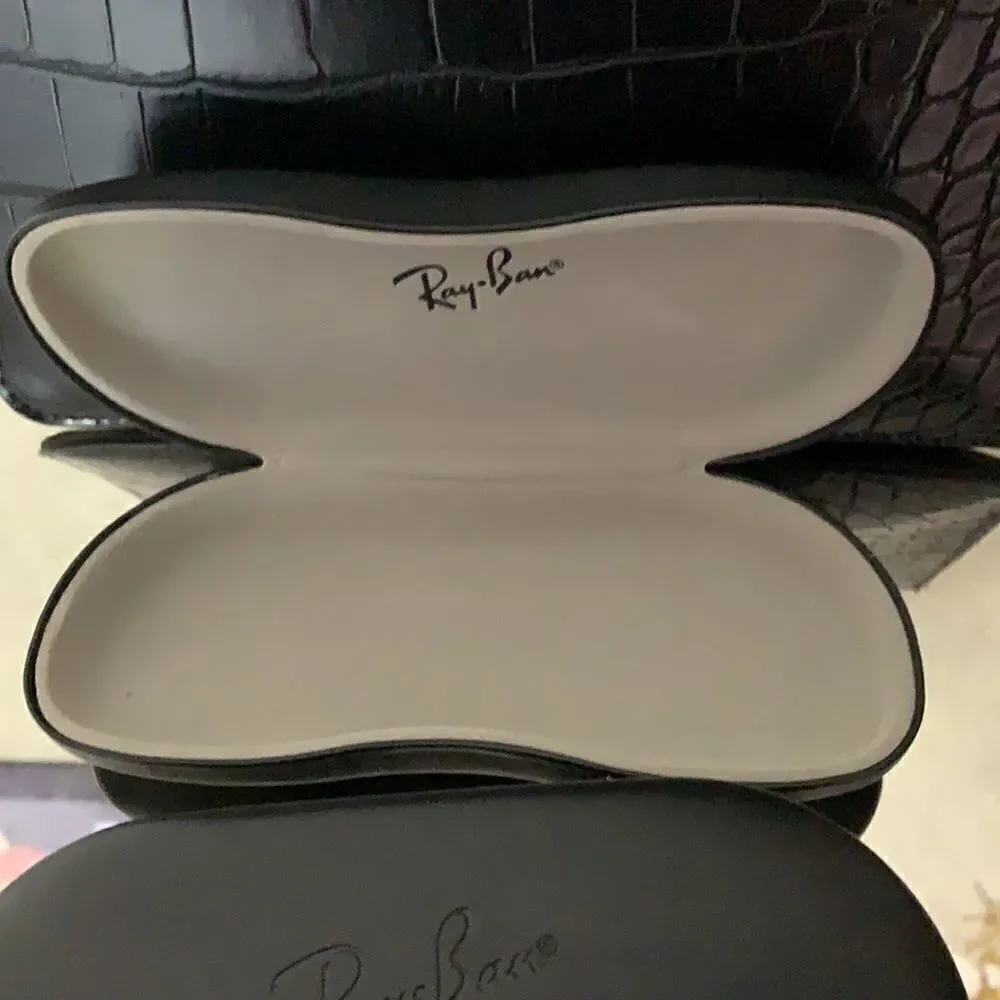 Sunglasses case & clot